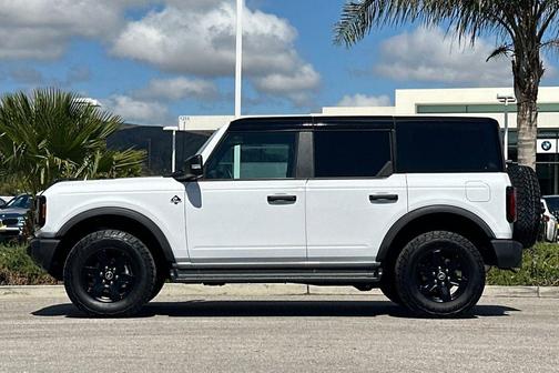 Oxford White 2025 Ford Bronco Outer Banks