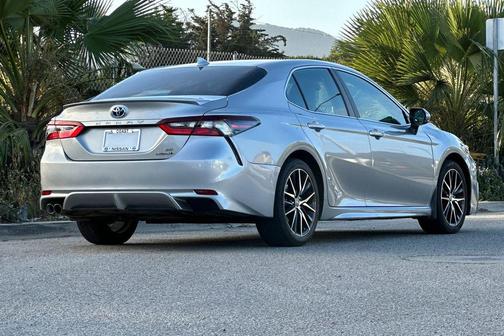2024 Toyota Camry Hybrid SE