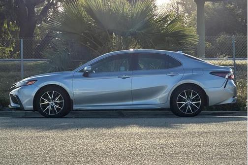 2024 Toyota Camry Hybrid SE