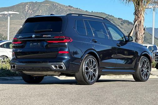 2025 BMW X7 M60i