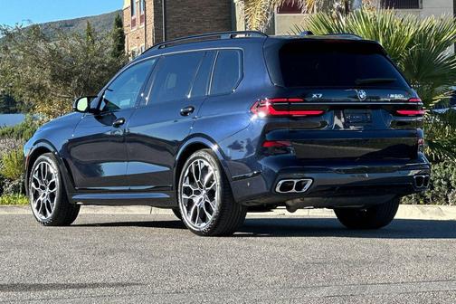 2025 BMW X7 M60i