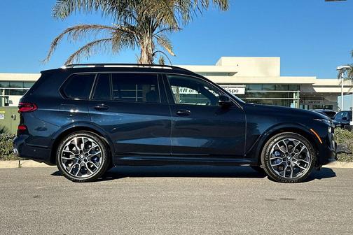 2025 BMW X7 M60i