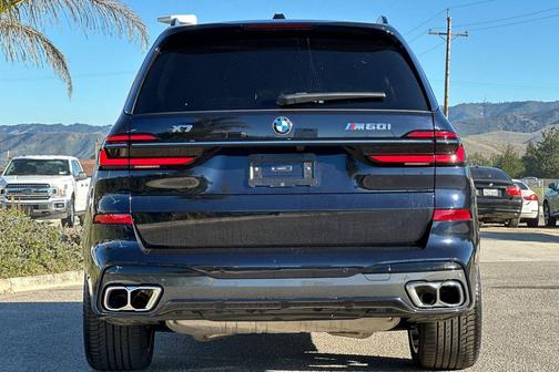 2025 BMW X7 M60i