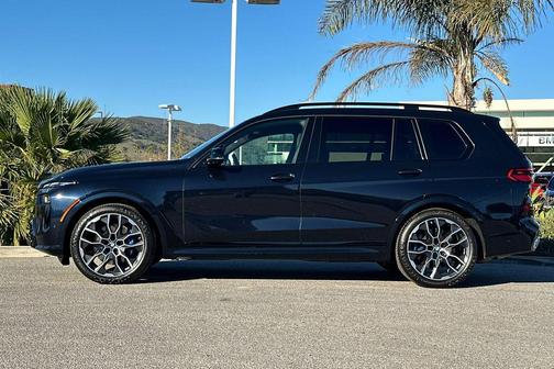 2025 BMW X7 M60i