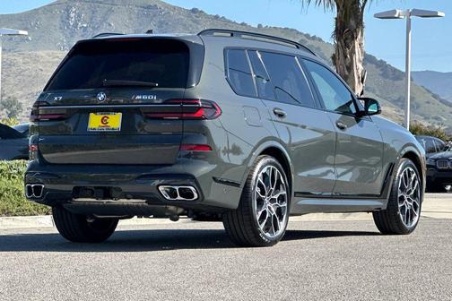 Dravit Grey Metallic 2026 BMW X7 M60i