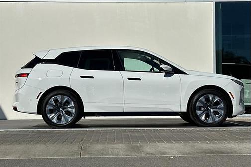 2026 BMW iX xDrive60