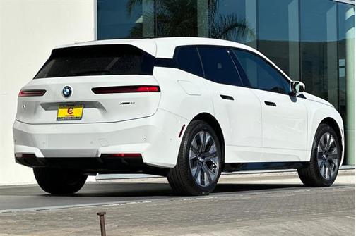 2026 BMW iX xDrive60