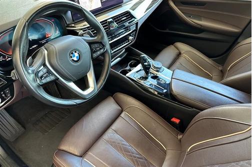 2021 BMW 530 530i
