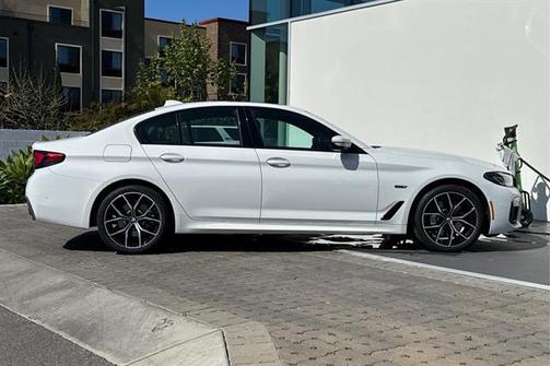 2022 BMW 530e Base