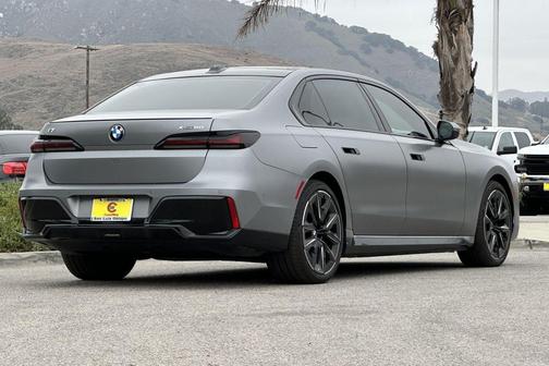 Frozen Pure Grey Metallic 2023 BMW i7 xDrive60