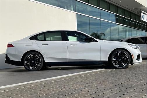 2024 BMW i5 M60