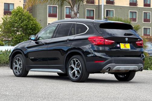 Black Sapphire Metallic 2018 BMW X1 sDrive28i