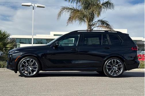 2025 BMW X7 M60i