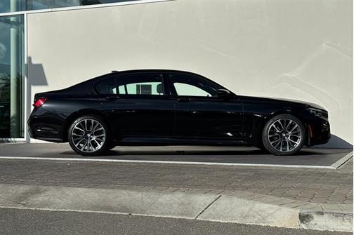2021 BMW 740 740i