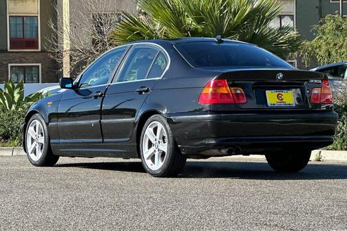 2004 BMW 330 330i