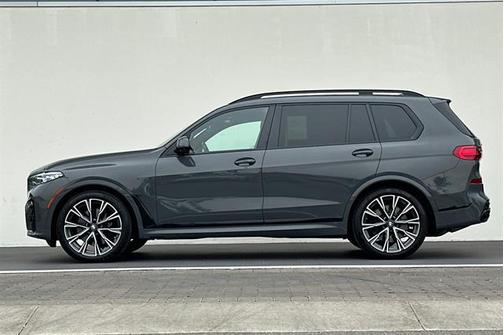 2022 BMW X7 M50i