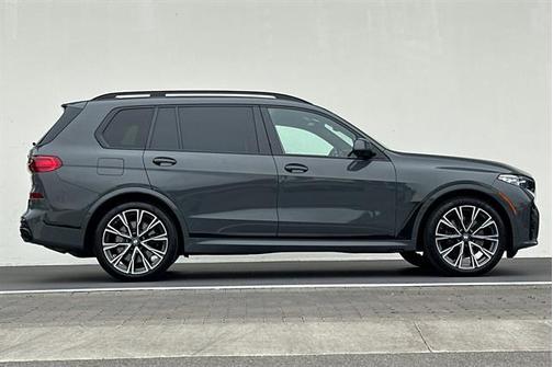 2022 BMW X7 M50i