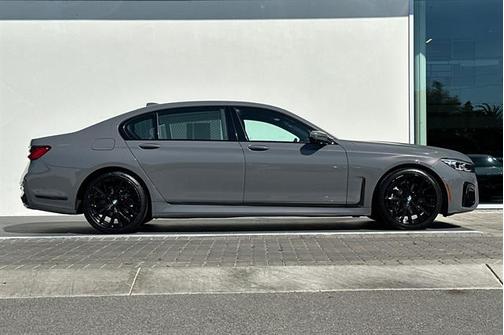 2022 BMW 740 i