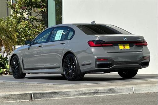 2022 BMW 740 i