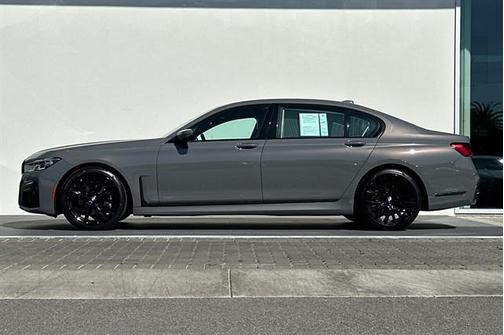 2022 BMW 740 i