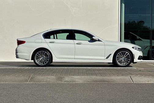 Alpine White 2018 BMW 530 530i