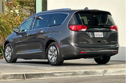 2018 Chrysler Pacifica Hybrid Limited