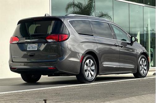 2018 Chrysler Pacifica Hybrid Limited