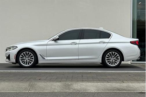 2022 BMW 530 i
