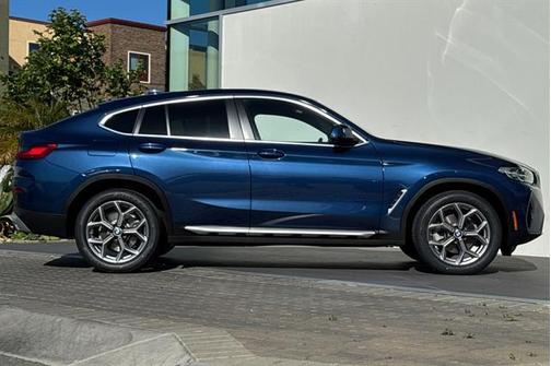 2023 BMW X4 xDrive30i