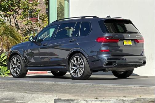 2022 BMW X7 M50i