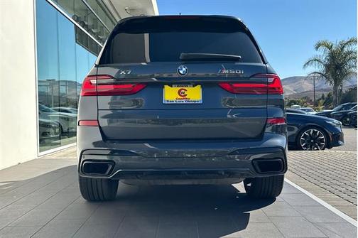 2022 BMW X7 M50i