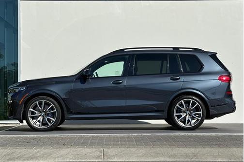 2022 BMW X7 M50i