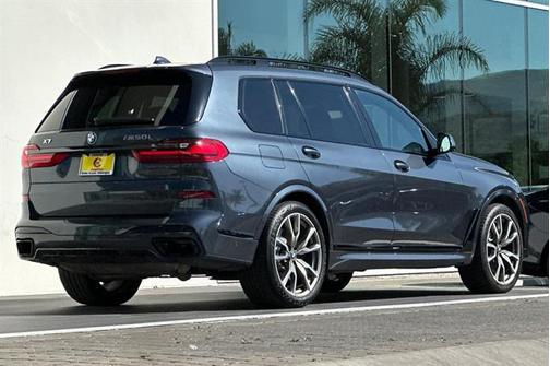 2022 BMW X7 M50i