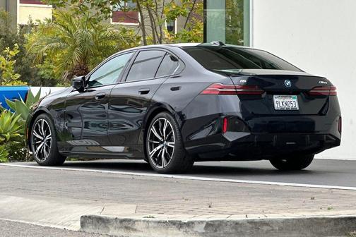 Carbon Black Metallic 2024 BMW i5 M60
