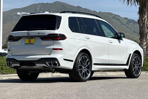 Mineral White Metallic 2026 BMW X7 M60i