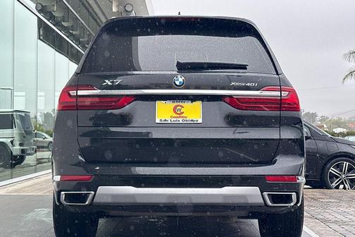 Black Sapphire Metallic 2020 BMW X7 xDrive40i