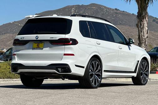 Mineral White Metallic 2027 BMW X7 xDrive40i