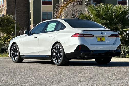 2026 BMW 550e xDrive