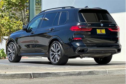 2022 BMW X7 M50i