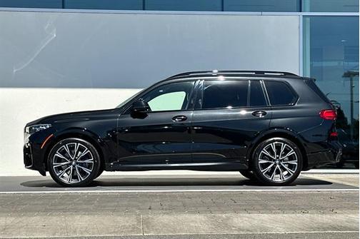 2022 BMW X7 M50i