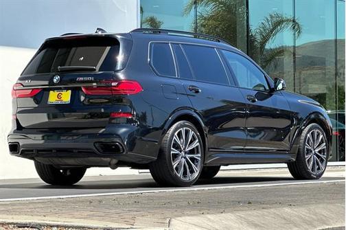 2022 BMW X7 M50i