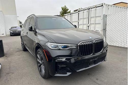2022 BMW X7 M50i
