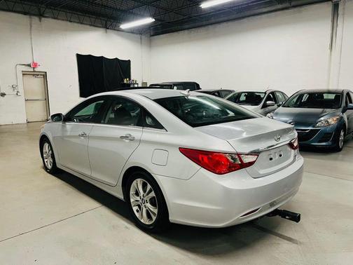 2011 Hyundai SONATA Limited
