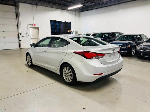 Silver 2014 Hyundai ELANTRA SE