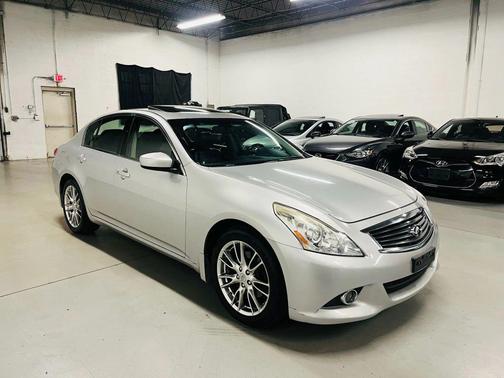 2010 INFINITI G37 G37x Sedan 4D