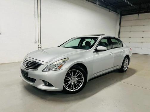 2010 INFINITI G37 G37x Sedan 4D