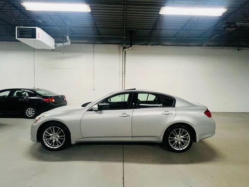 2010 INFINITI G37 G37x Sedan 4D