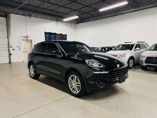 Black 2016 Porsche Cayenne Cayenne