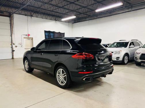 Black 2016 Porsche Cayenne Cayenne