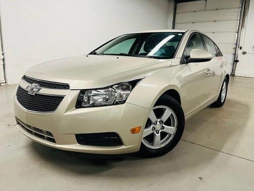 Beige 2014 Chevrolet Cruze 1LT